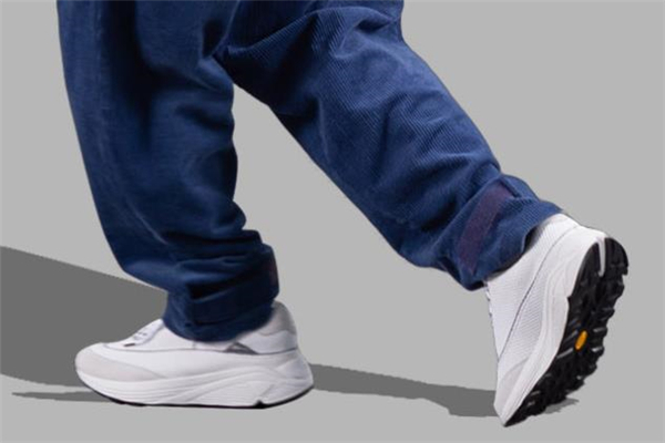 灯芯绒休闲裤配什么鞋子,灯芯绒裤子穿搭 灯芯绒休闲裤配什么鞋子,灯芯绒裤子穿搭