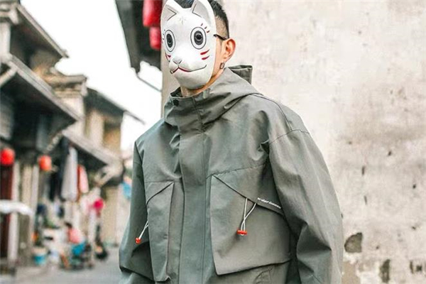 军绿色防风夹克怎么搭配女,军绿色夹克搭配