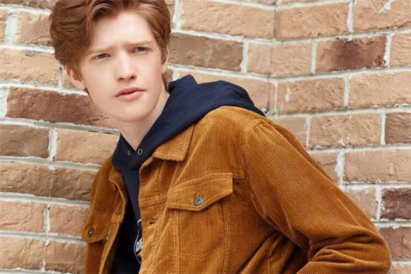 灯芯绒外套搭配卫衣好看吗,灯芯绒外套搭配卫衣