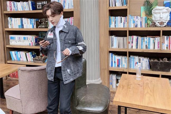 高领子打底衫怎么搭配,打底衫高领口高怎么搭配外套