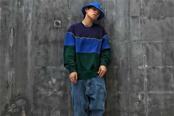 搭配牛仔裤的鞋子,搭配牛仔裤的上衣