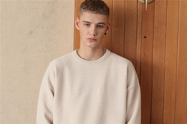 杏色圆领毛衣里面搭配什么衬衣,杏色毛衣图片