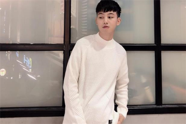 白色高领子毛衣,白色高领毛衣搭外套