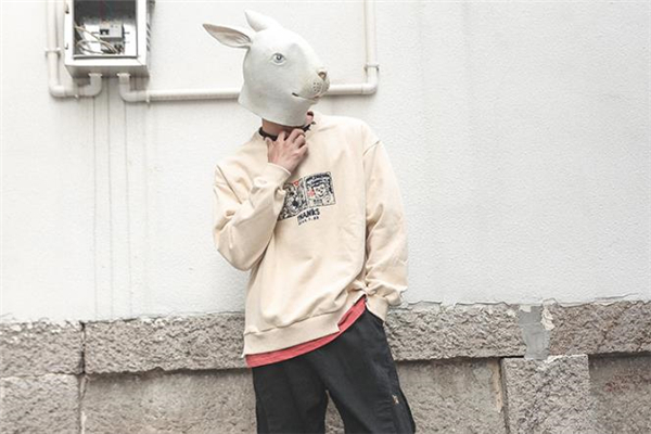 卡其色假两件卫衣,卡其色假两件卫衣配什么裙子