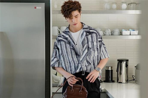 为什么不能扣最上面的扣子,扣子怎么扣