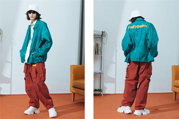 搭配运动裤的上衣女,搭配运动裤的鞋子