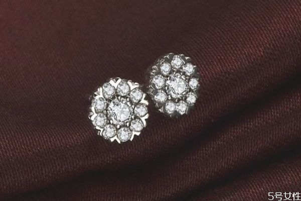 钻石耳钉的保养方法,钻石耳钉如何清洗 钻石耳钉的保养方法,钻石耳钉如何清洗