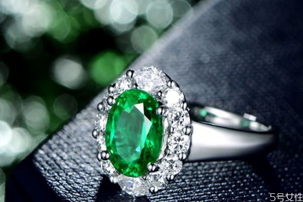 祖母绿宝石用什么油保养,祖母绿怎么保养