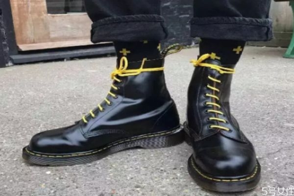 马丁靴如何挑选,马丁靴怎么挑 马丁靴如何挑选,马丁靴怎么挑
