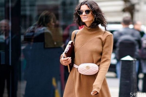 腰包如何背,穿外套的时候腰包怎么背