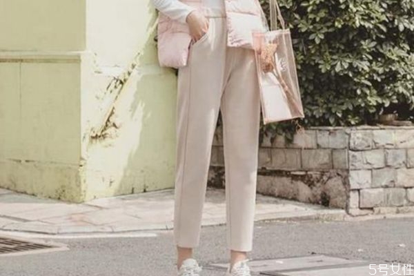 樱花裤怎么搭配衣服,樱花裤配什么上衣