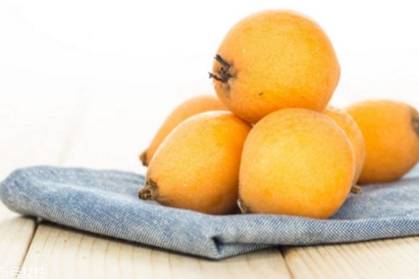 如何快速剥枇杷皮,如何快速剥枇杷去核