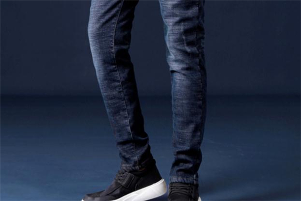 小脚牛仔裤配什么鞋子好看,修身小脚牛仔裤哪个牌子好