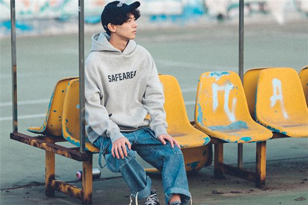 灰色字母卫衣,灰色字母卫衣搭配 灰色字母卫衣,灰色字母卫衣搭配