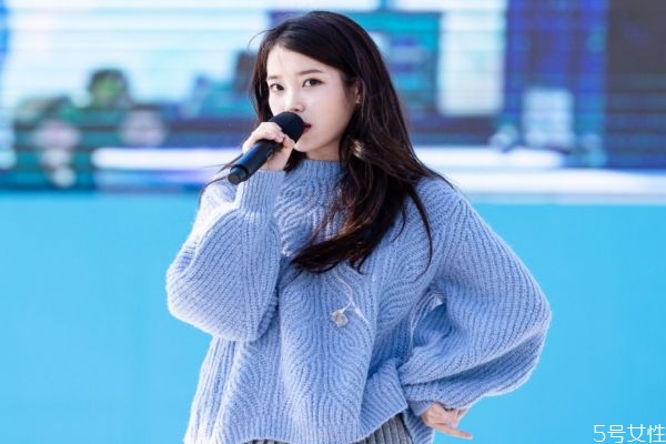 什么颜色毛衣最百搭,毛衣什么颜色好搭衣服