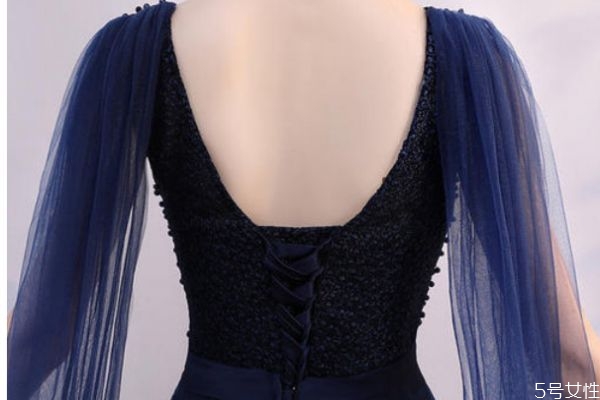 参加年会穿什么衣服女,年会穿啥衣服合适