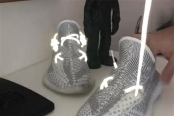 椰子350kaws鞋带系法,yeezy350kaws鞋带系法