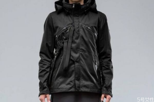 手机用外套好还是不用的好,机能外套什么意思