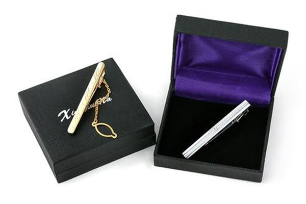 领带夹夹在哪个位置合适,领带夹夹在什么位置最好