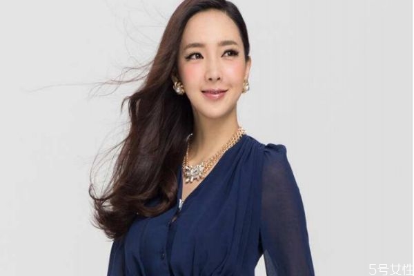 怎样挑毛衣领,大衣领子怎么选 怎样挑毛衣领,大衣领子怎么选