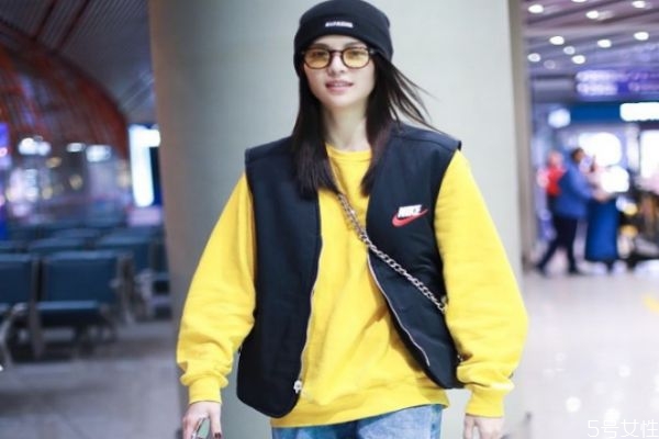 冬天马甲配什么衣服穿好看,冬天马甲搭配什么裤子 冬天马甲配什么衣服穿好看,冬天马甲搭配什么裤子