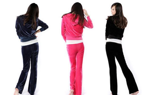 运动套装怎么穿好看,运动套装里面穿什么衣服好看 运动套装怎么穿好看,运动套装里面穿什么衣服好看