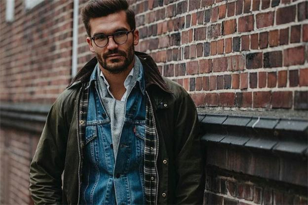 牛仔夹克做内搭,牛仔夹克配什么内搭