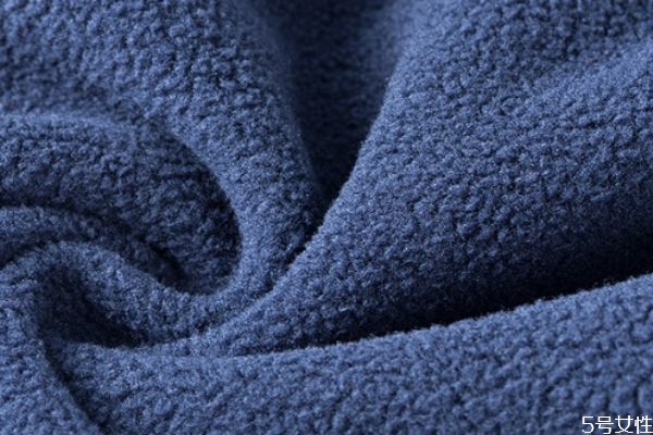 摇粒绒 羽绒哪个保暖,摇粒绒保暖还是羊毛保暖
