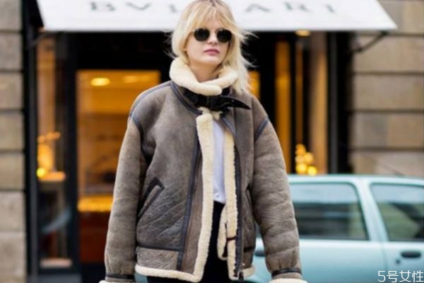 羊羔毛适合什么人穿,羊羔毛外套适合什么人穿