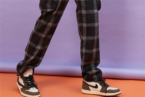 格纹休闲裤,格纹休闲裤怎么搭配