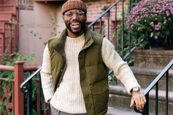 羽绒马甲什么颜色好配,白色羽绒马甲搭配