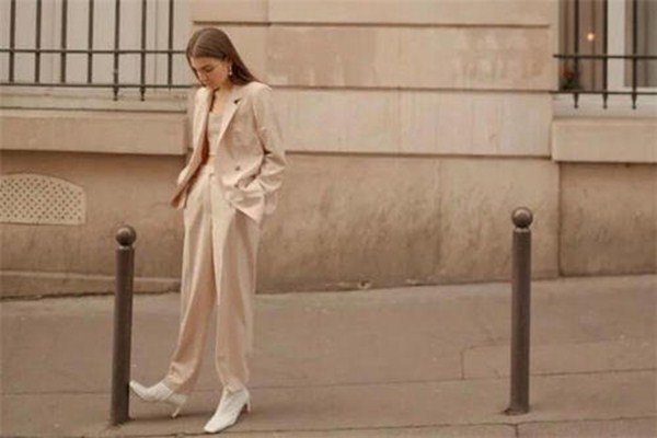 西装配什么腰带好看,穿西装配什么腰带