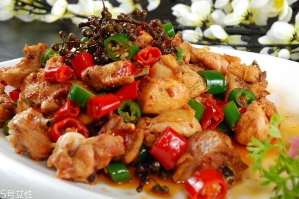 仔鸡的营养价值及功效和作用,仔鸡的营养价值 仔鸡的营养价值及功效和作用,仔鸡的营养价值