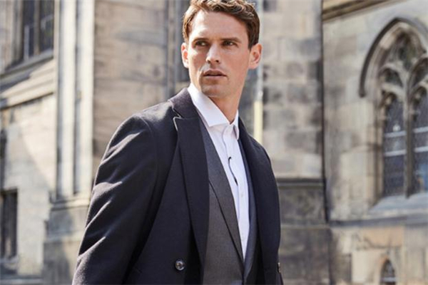 大衣搭配西装套装穿搭,冬季白色西装外套怎么搭配