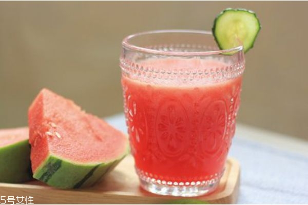 西瓜搭配什么水果榨汁好喝,西瓜搭配什么水果榨汁比较好吃