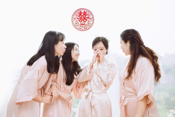 晨袍里面需要穿什么,晨袍怎么穿