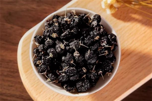 喝黑枸杞牙齿会变色吗,黑枸杞会不会染色
