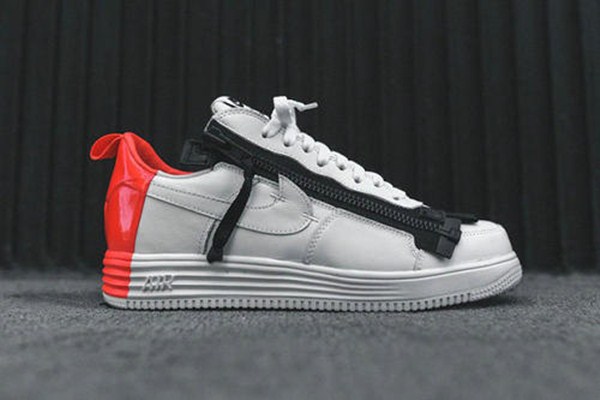 白色空军一号怎么搭配衣服和裤子,白色空军一号怎么搭配牛子裤