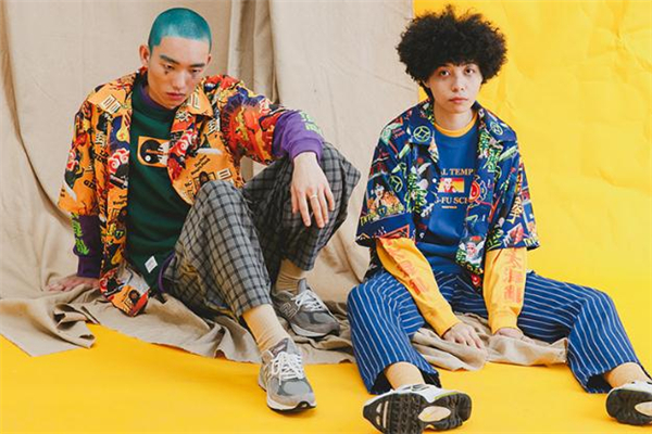 涂鸦t恤图片,巴宝莉涂鸦衬衫