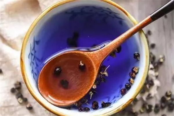 黑枸杞可以治疗白发吗,黑枸杞泡水喝可以治疗白发吗 黑枸杞可以治疗白发吗,黑枸杞泡水喝可以治疗白发吗