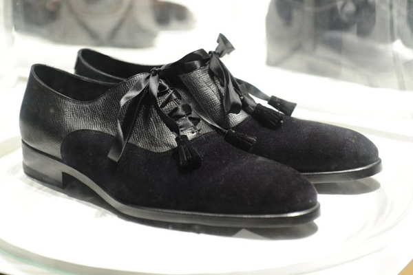 翻皮绒面鞋子脏了怎么清理,麂皮绒鞋子怎么清洗