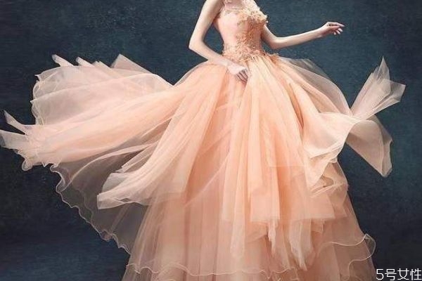 晚礼服穿什么颜色好看,晚礼服怎么选