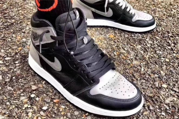 为什么aj1走路有声音踏踏的,为什么aj1走路有声音 为什么aj1走路有声音踏踏的,为什么aj1走路有声音