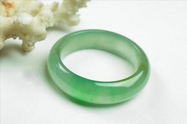 什么是玻璃种翡翠?,什么是玻璃种翡翠视频