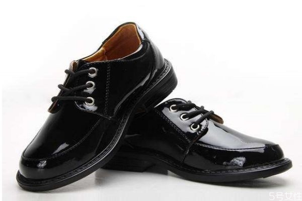 皮鞋可以水洗吗?,麂皮鞋如何清洗 皮鞋可以水洗吗?,麂皮鞋如何清洗