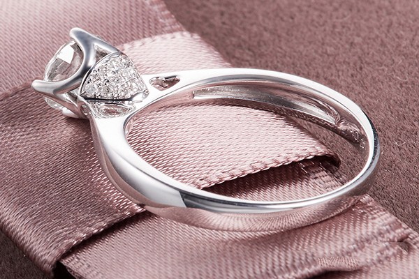 钻石比黄金的优势,黄金的流动性高吗