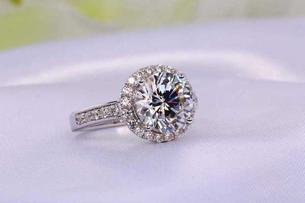 钻戒托18k金还是铂金好,钻戒戒托是铂金好还是18k金好