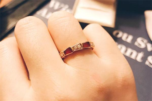 宝格丽戒指如何辨别真假,宝格丽戒指真假货区别 宝格丽戒指如何辨别真假,宝格丽戒指真假货区别