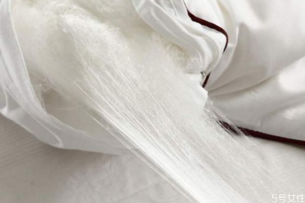 蚕丝衣服好处和缺点,蚕丝的面料优点和好处 蚕丝衣服好处和缺点,蚕丝的面料优点和好处