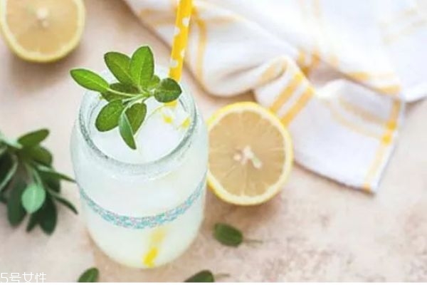 柠檬水的正确泡法美白,柠檬水的正确泡法减肥 柠檬水的正确泡法美白,柠檬水的正确泡法减肥